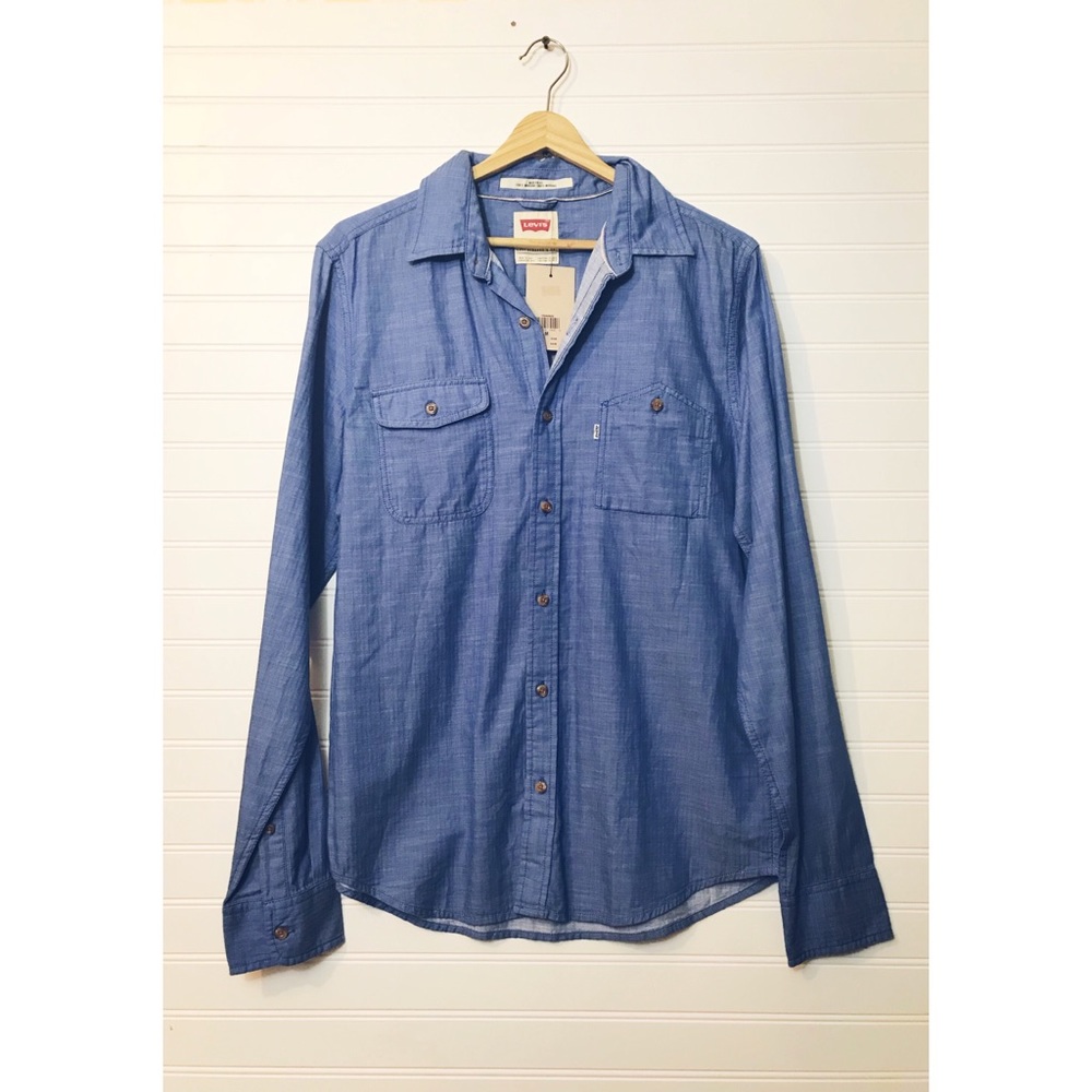 Levi’s Men’s chambray button down shirt size MD